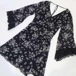 A. Byer Shift Dress Floral 3/4 Sleeve Navy Blue & White